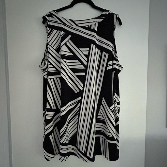 Alfani Woman Black and White Geometric Sleeveless Blouse 18W - Picture 2 of 6